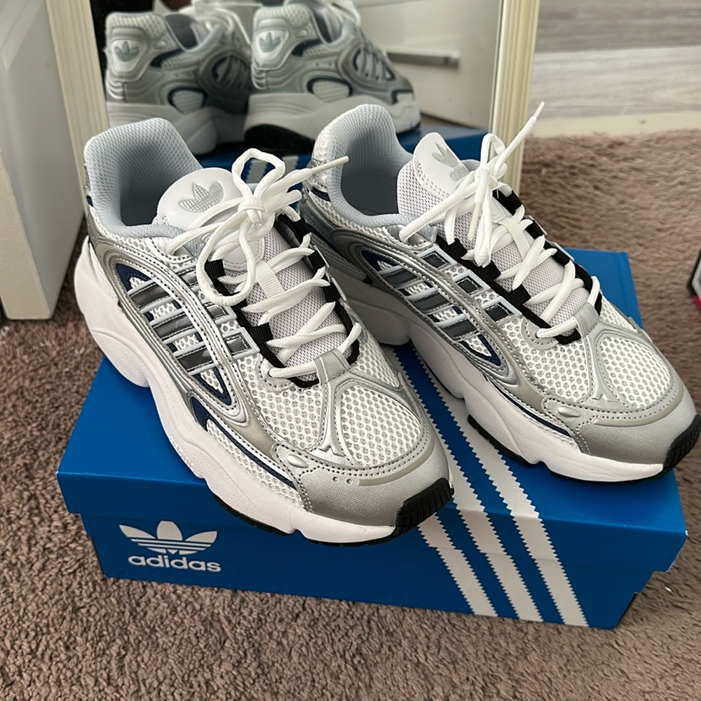 Adidas Gray and White Sneakers Athletic Design